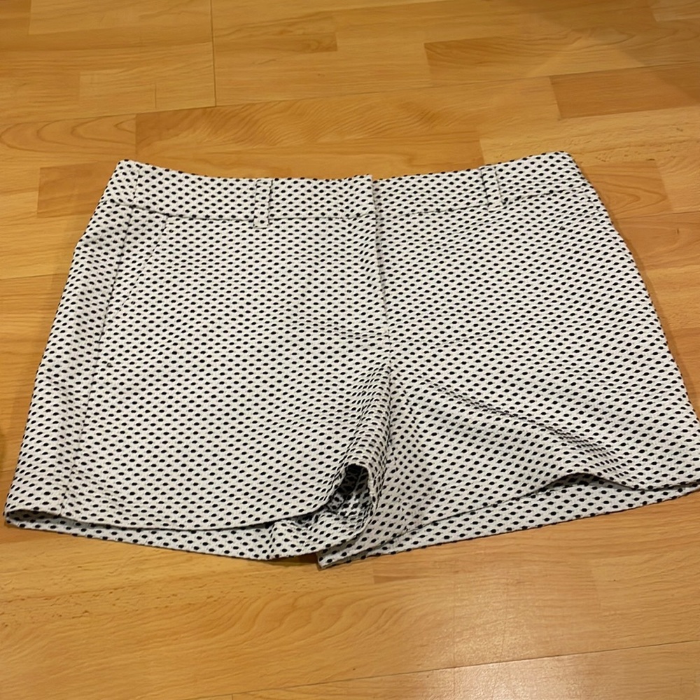 Black and white LOFT 4” shorts size 12